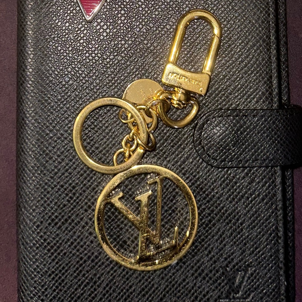 Louis Vuitton Gold Key Chain Charm As Is - Very Good Condition - Picture 4 of 4
